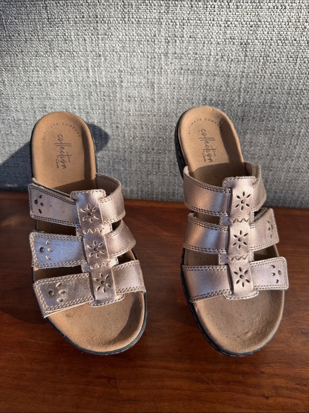 Clarks Leisa Spring Metallic Rose Gold Leather Triple-Strap Sandals Size 7M